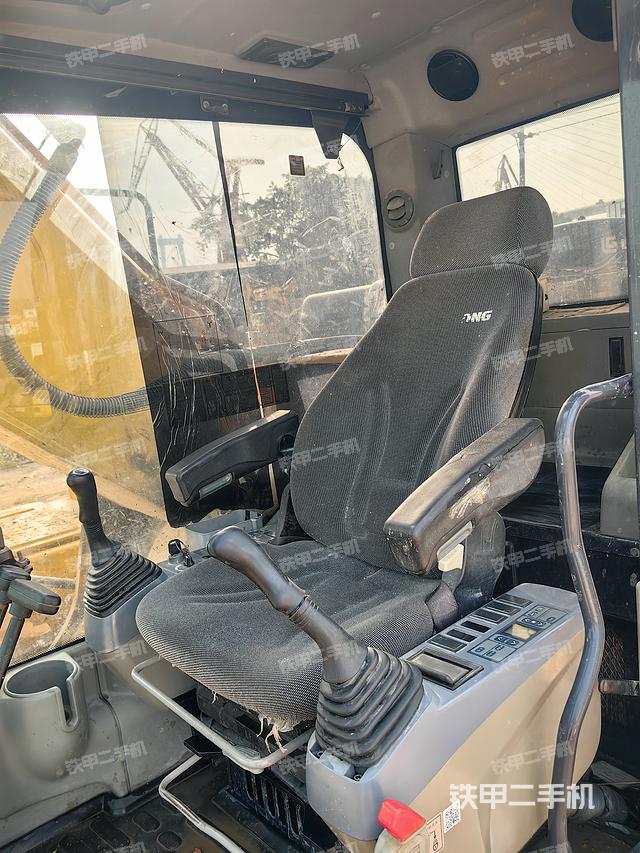 駕駛室整體（整機外觀）