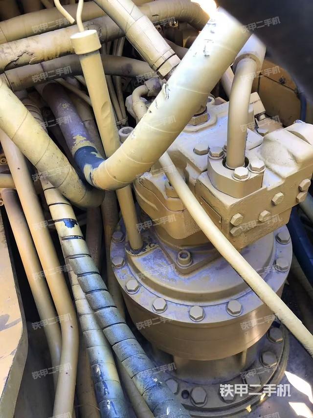 回轉(zhuǎn)馬達(dá)和主控閥（整機(jī)外觀）