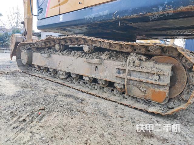 左側(cè)履帶整體?(行走機(jī)構(gòu)) 左側(cè)履帶整體?(行走機(jī)構(gòu))