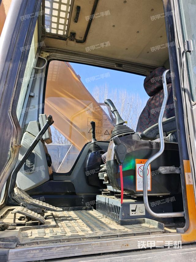 駕駛室整體（整機(jī)外觀）