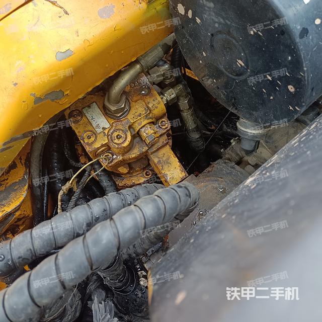 液壓泵艙室正面整體(整機(jī)外觀) 液壓泵艙室正面整體(整機(jī)外觀)