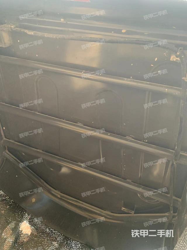 駕駛室整體(整機(jī)外觀) 駕駛室整體(整機(jī)外觀)