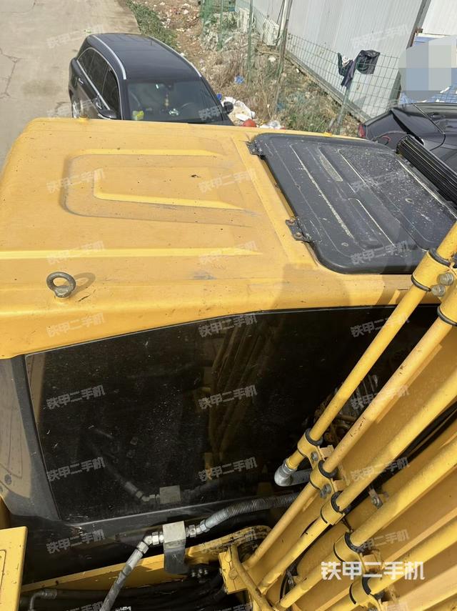 驾驶室顶部（整机外观）