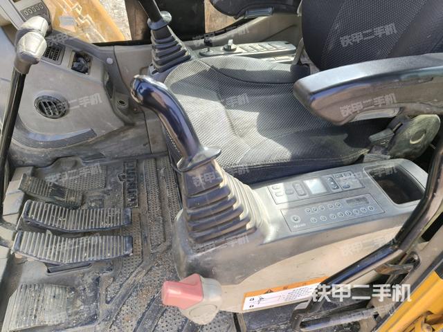 座椅右側(cè)控制臺/鑰匙門/油門/含右手柄（駕駛室部分）