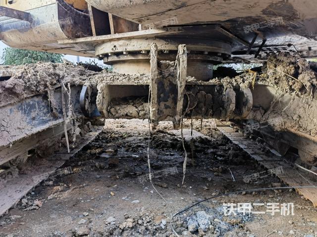 轉(zhuǎn)盤和下車架正前（工作和回轉(zhuǎn)裝置）