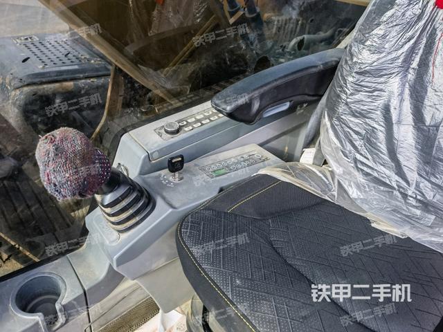 座椅右側(cè)控制臺(tái)/鑰匙門/油門/含右手柄（駕駛室部分）