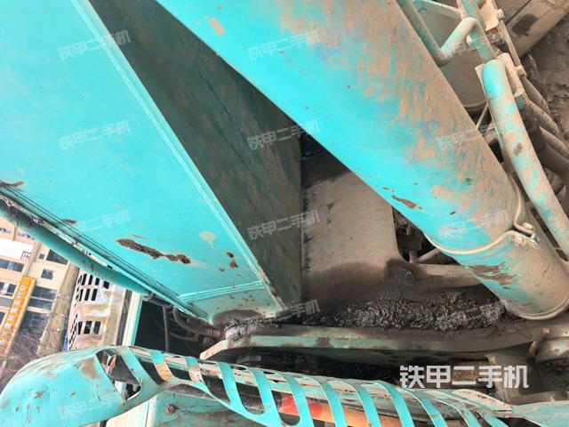 發(fā)動(dòng)機(jī)室（上車部件）