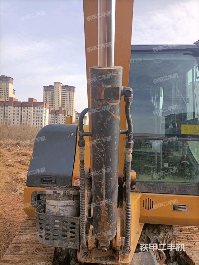 大臂根部?斜（工作和回轉(zhuǎn)裝置）