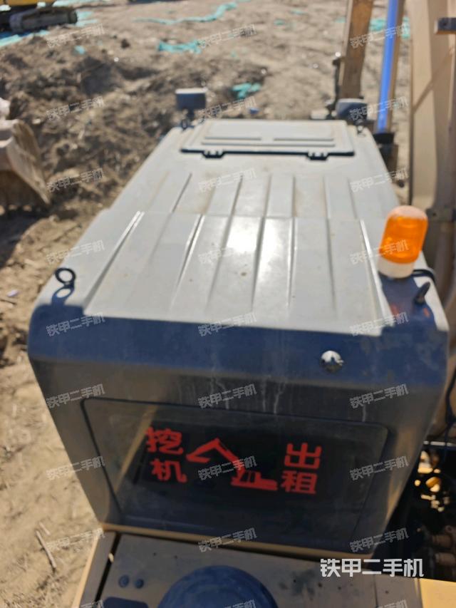 駕駛室頂部(整機外觀) 駕駛室頂部(整機外觀)