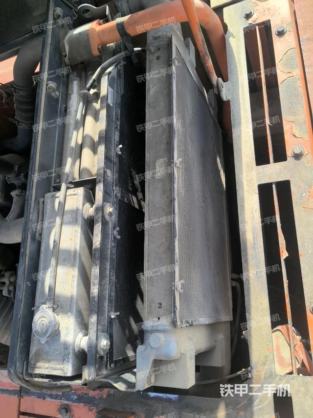 散熱器正面(大件艙室) 散熱器正面(大件艙室)