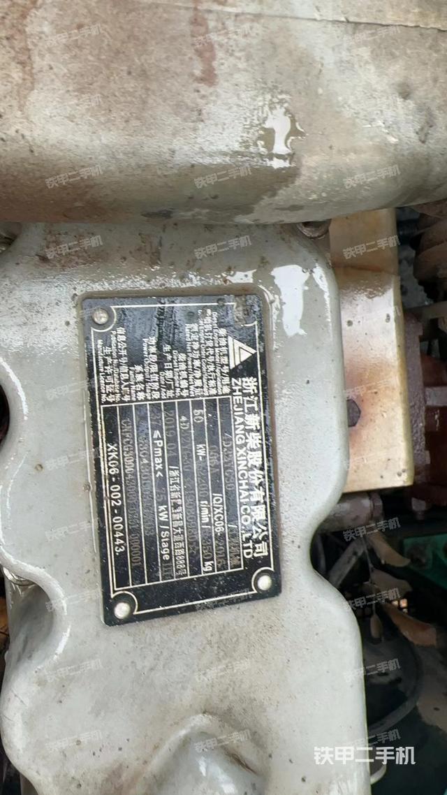 驾驶室顶部（整机外观）