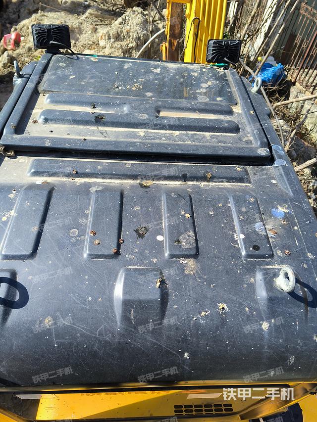 驾驶室顶部（整机外观）