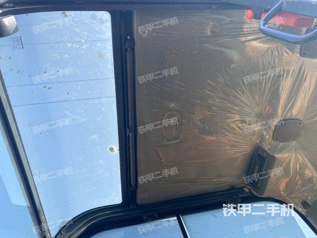 駕駛室頂部（整機外觀）