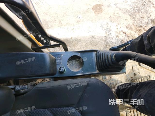 左后方玻璃角標(biāo)(駕駛室部分) 左后方玻璃角標(biāo)(駕駛室部分)