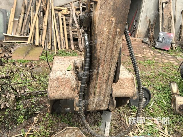 鏟斗右后整體（工作和回轉(zhuǎn)裝置）