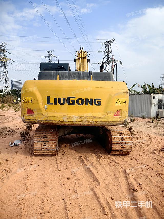 駕駛室頂部（整機外觀）