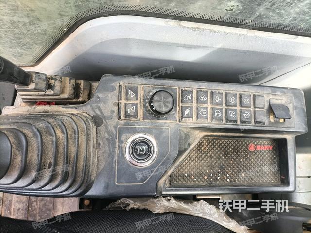 座椅右側(cè)控制臺(tái)/鑰匙門/油門/含右手柄（駕駛室部分）