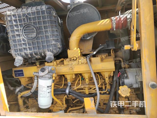 發(fā)動機(jī)左側(cè)（整機(jī)外觀及大件）