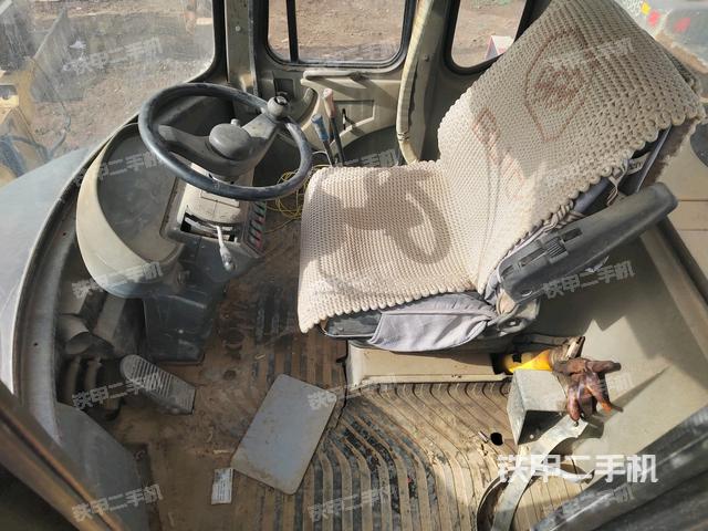 駕駛室工作臺(tái)（整機(jī)外觀及大件）