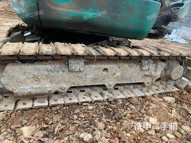 單側(cè)履帶整體(整機(jī)外觀) 單側(cè)履帶整體(整機(jī)外觀)