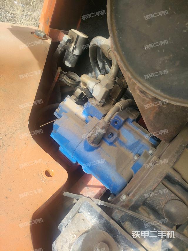 液压泵舱室正面整体（整机外观）