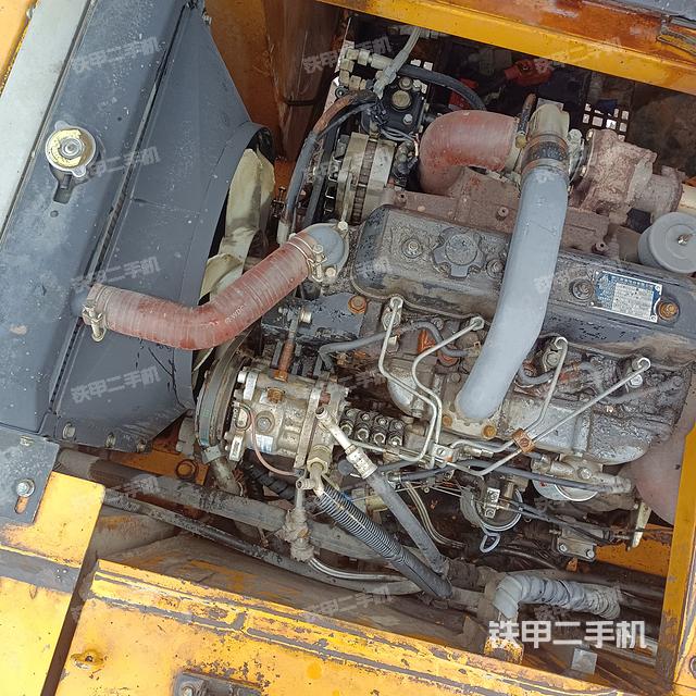 回轉(zhuǎn)馬達(dá)和主控閥(整機(jī)外觀) 回轉(zhuǎn)馬達(dá)和主控閥(整機(jī)外觀)