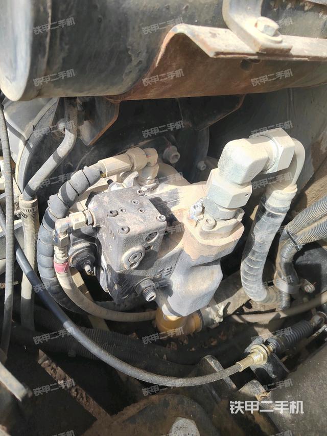 液壓泵艙室正面整體(整機(jī)外觀) 液壓泵艙室正面整體(整機(jī)外觀)