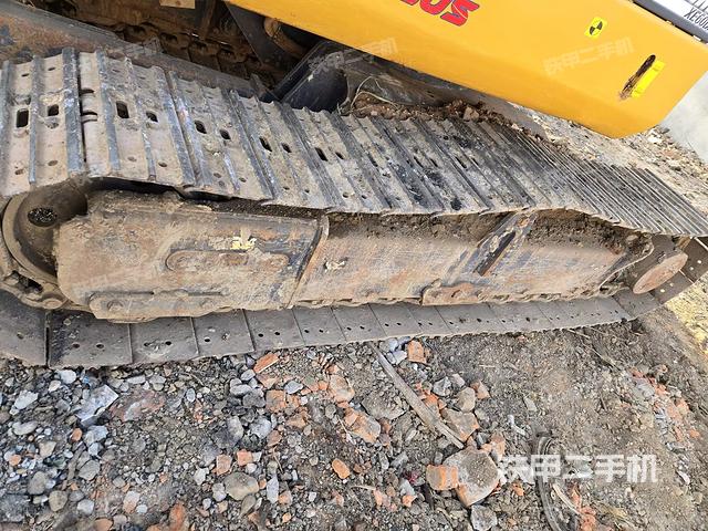 單側(cè)履帶整體(整機外觀) 單側(cè)履帶整體(整機外觀)