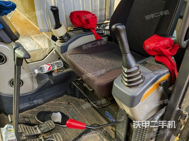 座椅左側(cè)控制臺(tái)/音響/含左手柄（駕駛室部分）