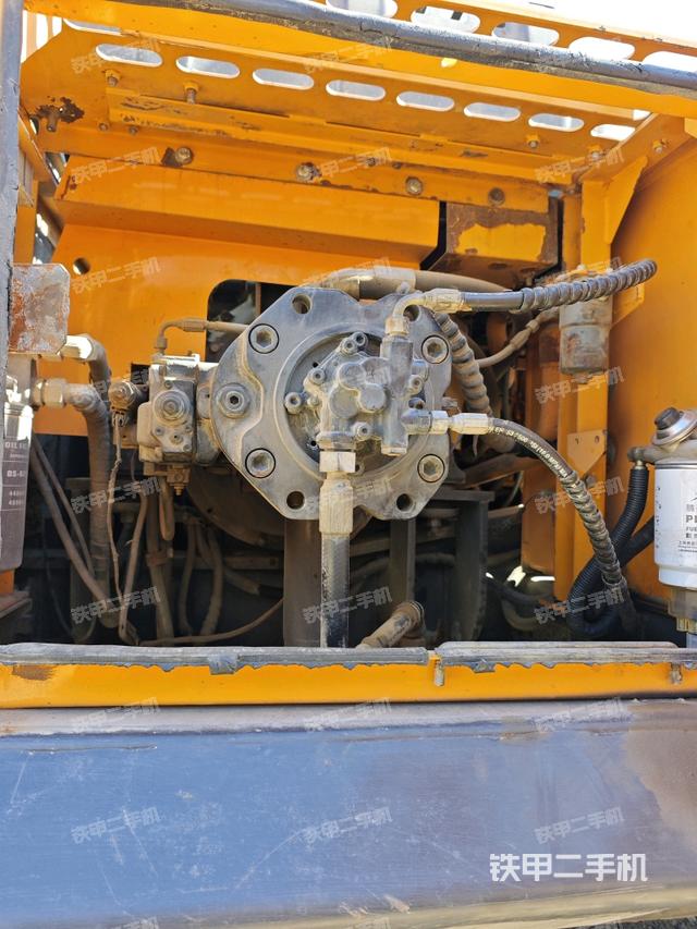 液壓泵艙室正面整體（整機(jī)外觀）