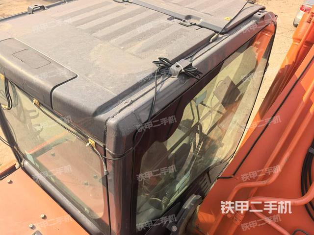 右側(cè)履帶整體(行走機(jī)構(gòu)) 右側(cè)履帶整體(行走機(jī)構(gòu))