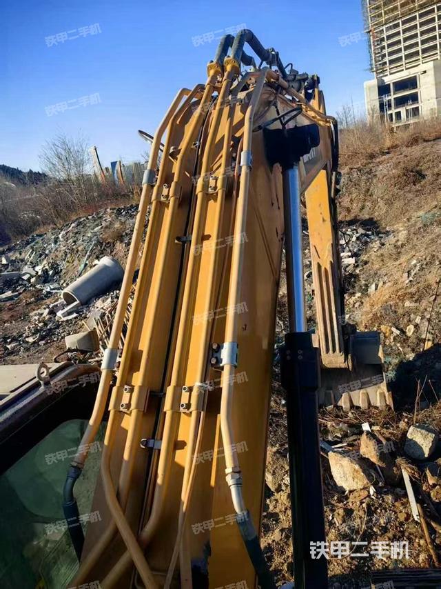 駕駛室頂部（整機外觀）