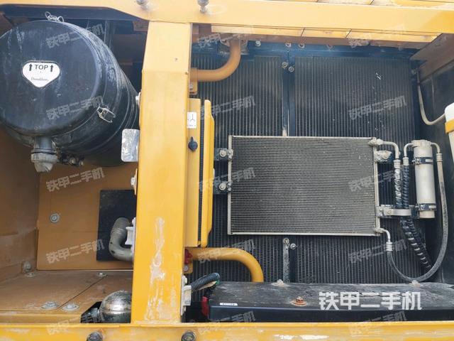 散熱器正面(大件艙室) 散熱器正面(大件艙室)