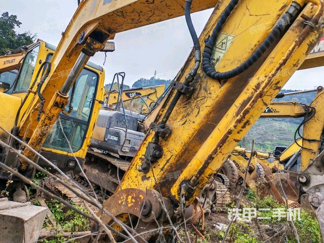 小臂整體右前(工作和回轉(zhuǎn)裝置) 小臂整體右前(工作和回轉(zhuǎn)裝置)