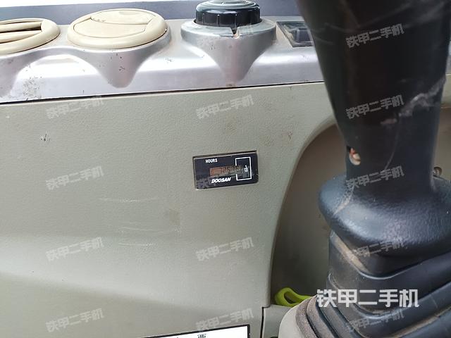 驾驶室顶部（整机外观）