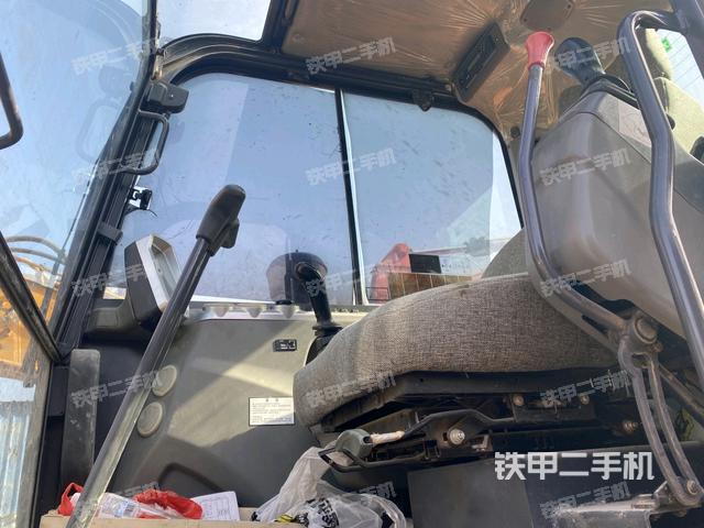 駕駛室整體（整機外觀）