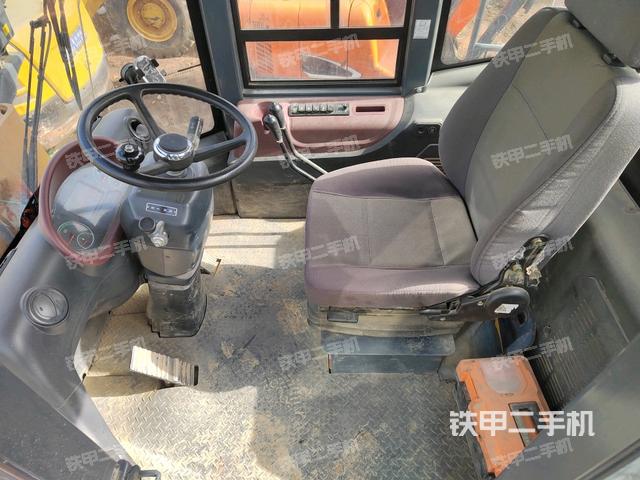 駕駛室工作臺(tái)（整機(jī)外觀及大件）