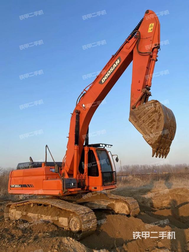 整機(jī)右后45°(整機(jī)外觀) 整機(jī)右后45°(整機(jī)外觀)