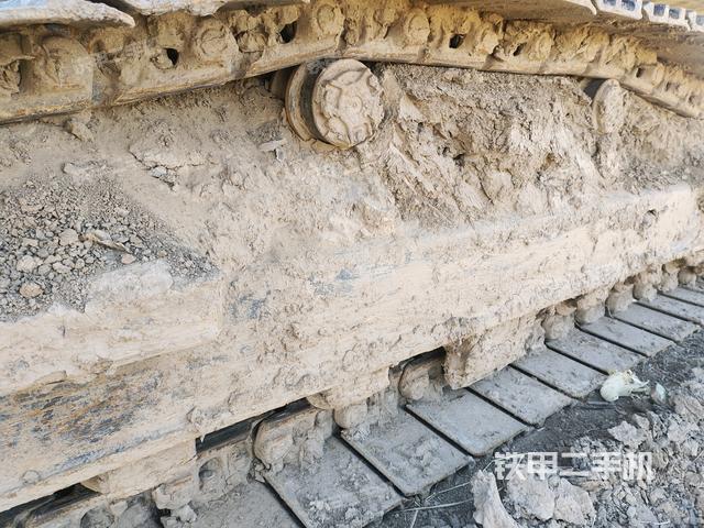 右側(cè)履帶整體(行走機(jī)構(gòu)) 右側(cè)履帶整體(行走機(jī)構(gòu))