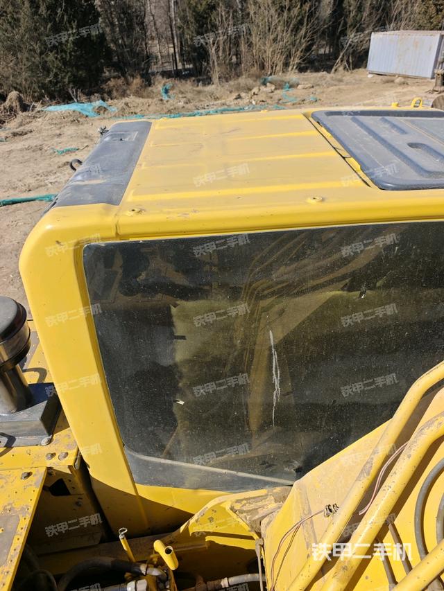 駕駛室頂部（整機外觀）