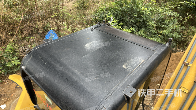 驾驶室顶部（整机外观）