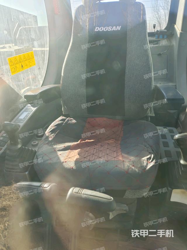 左后方玻璃角標(biāo)(駕駛室部分) 左后方玻璃角標(biāo)(駕駛室部分)