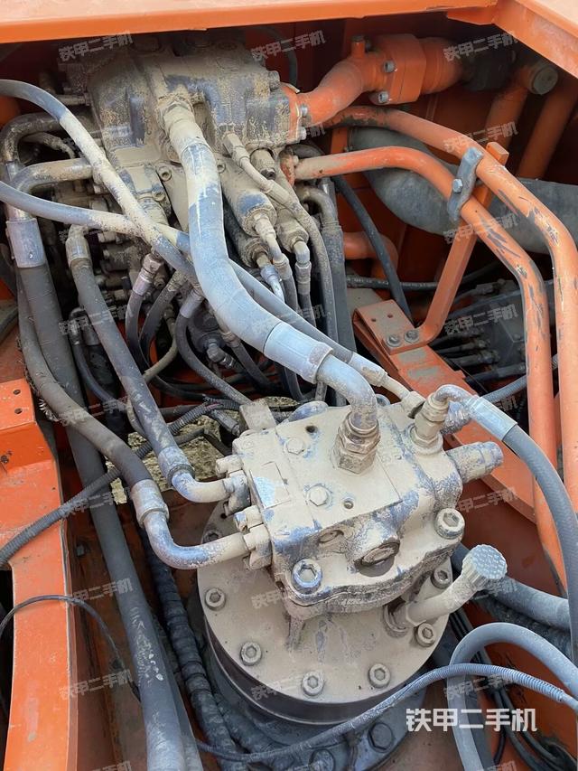 回轉(zhuǎn)馬達和主控閥（整機外觀）