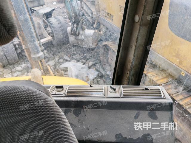 頂棚整體(駕駛室部分) 頂棚整體(駕駛室部分)