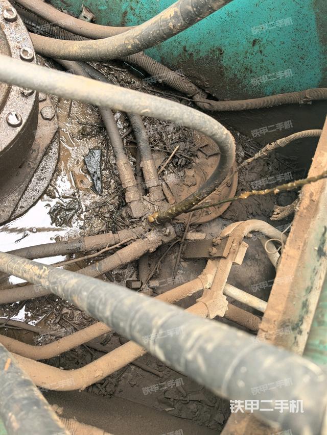 中央回轉(zhuǎn)接頭特寫（上車部件）