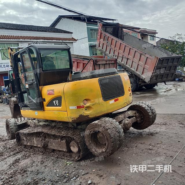 單側(cè)履帶整體(整機(jī)外觀) 單側(cè)履帶整體(整機(jī)外觀)