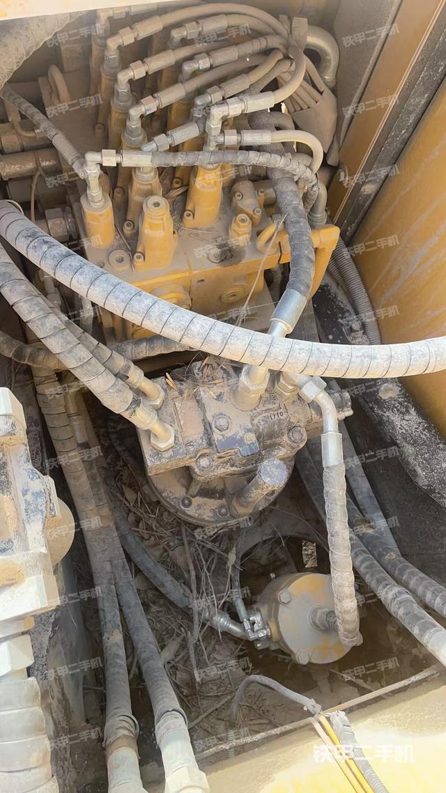 回轉馬達和主控閥（整機外觀）