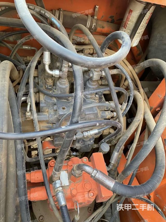 回轉(zhuǎn)馬達和主控閥（整機外觀）