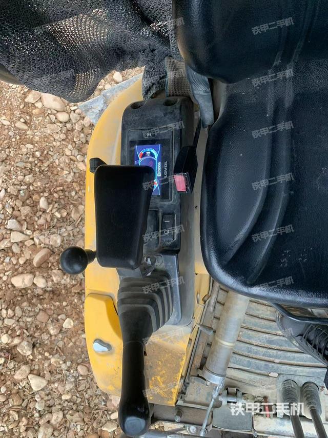 回轉(zhuǎn)馬達(dá)和主控閥(整機(jī)外觀) 回轉(zhuǎn)馬達(dá)和主控閥(整機(jī)外觀)