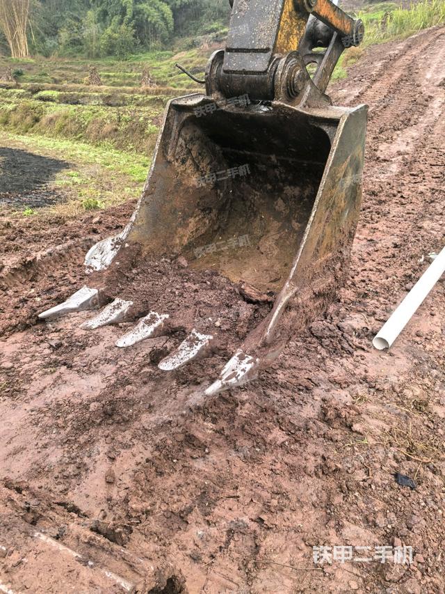 鏟斗右后整體（工作和回轉(zhuǎn)裝置）